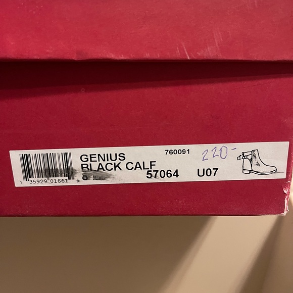 Vaneli Genius Bow Back Calf Booties! Like New! With Box! Kept in shoe covers - Picture 4 of 11